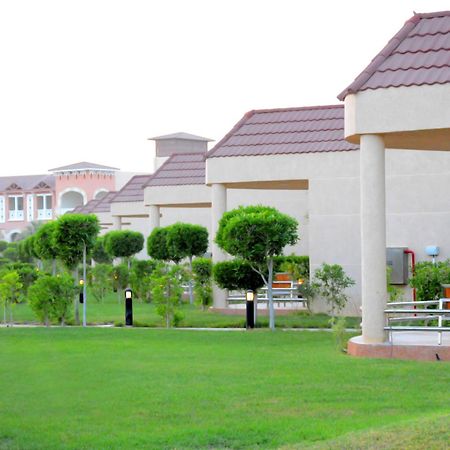 Radisson Blu Resort, Al Khobar Half Moon Bay Exteriör bild Residential villas in Al-Ghazal