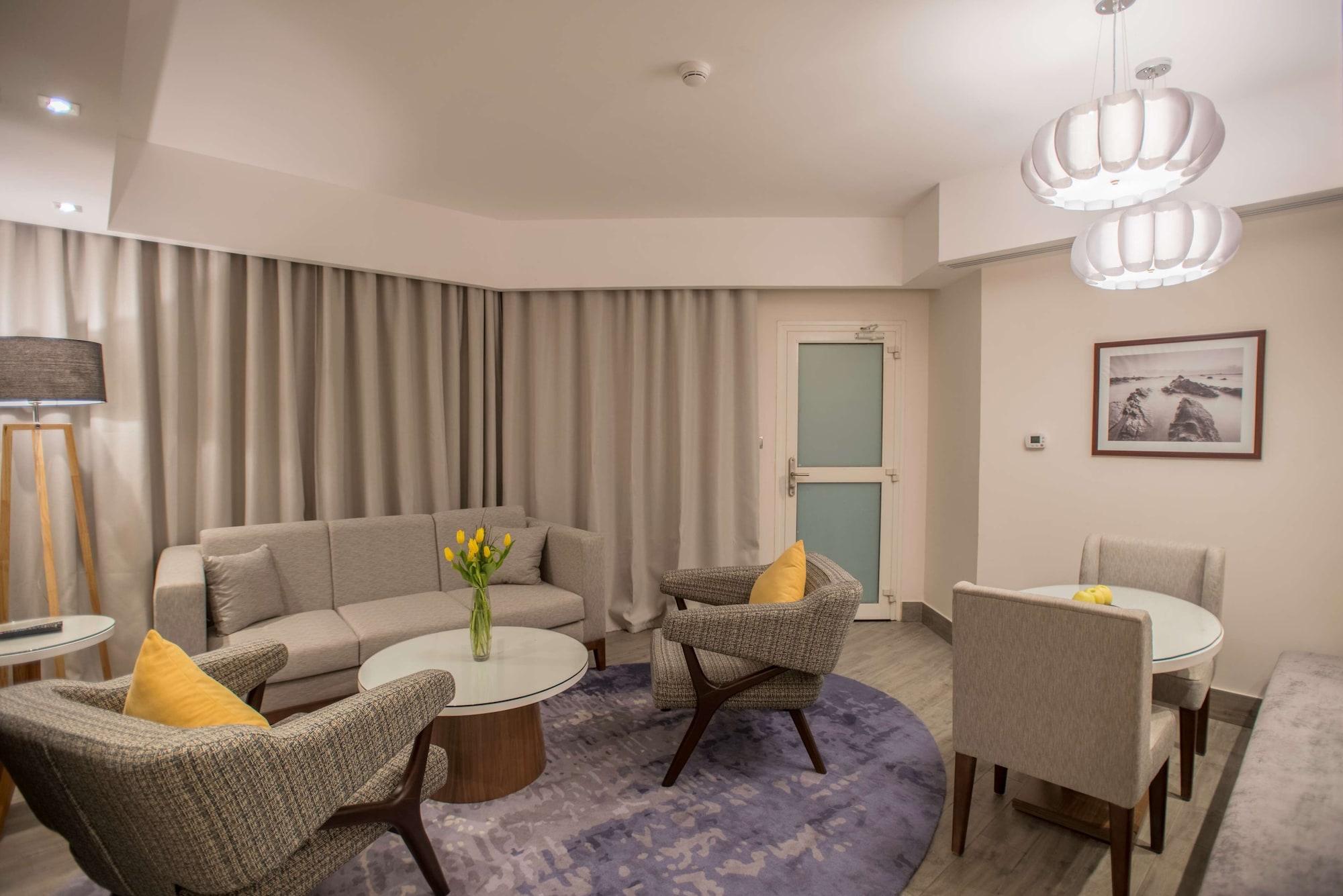 Radisson Blu Resort, Al Khobar Half Moon Bay Exteriör bild The interior of a suite at the hotel