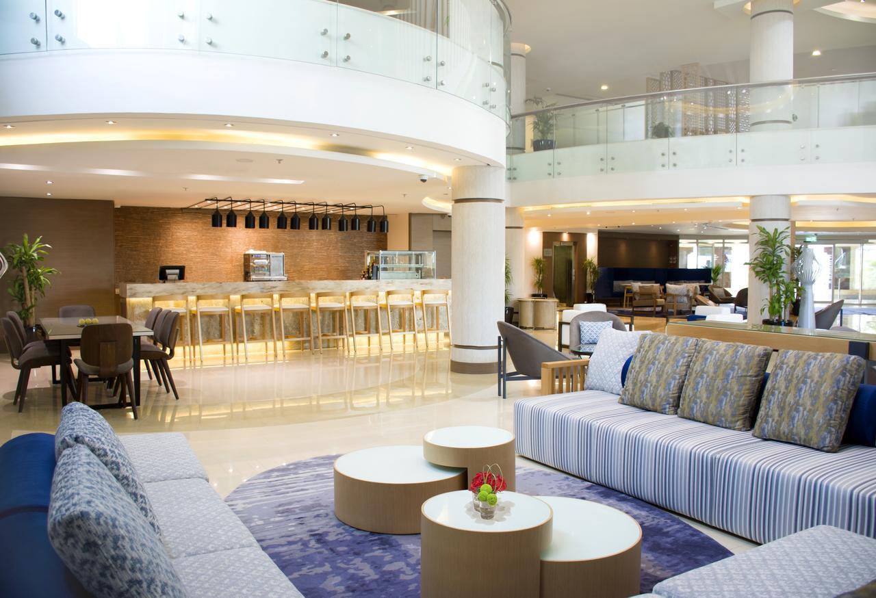 Radisson Blu Resort, Al Khobar Half Moon Bay Exteriör bild The lobby of the hotel