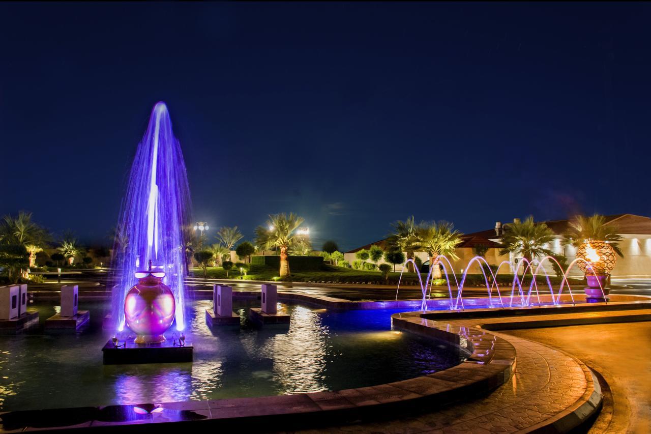 Radisson Blu Resort, Al Khobar Half Moon Bay Exteriör bild Fountains at the resort