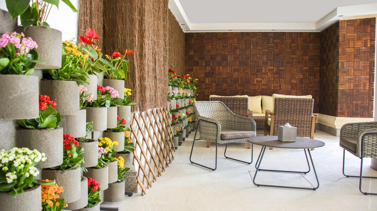 Radisson Blu Resort, Al Khobar Half Moon Bay Exteriör bild Vertical garden