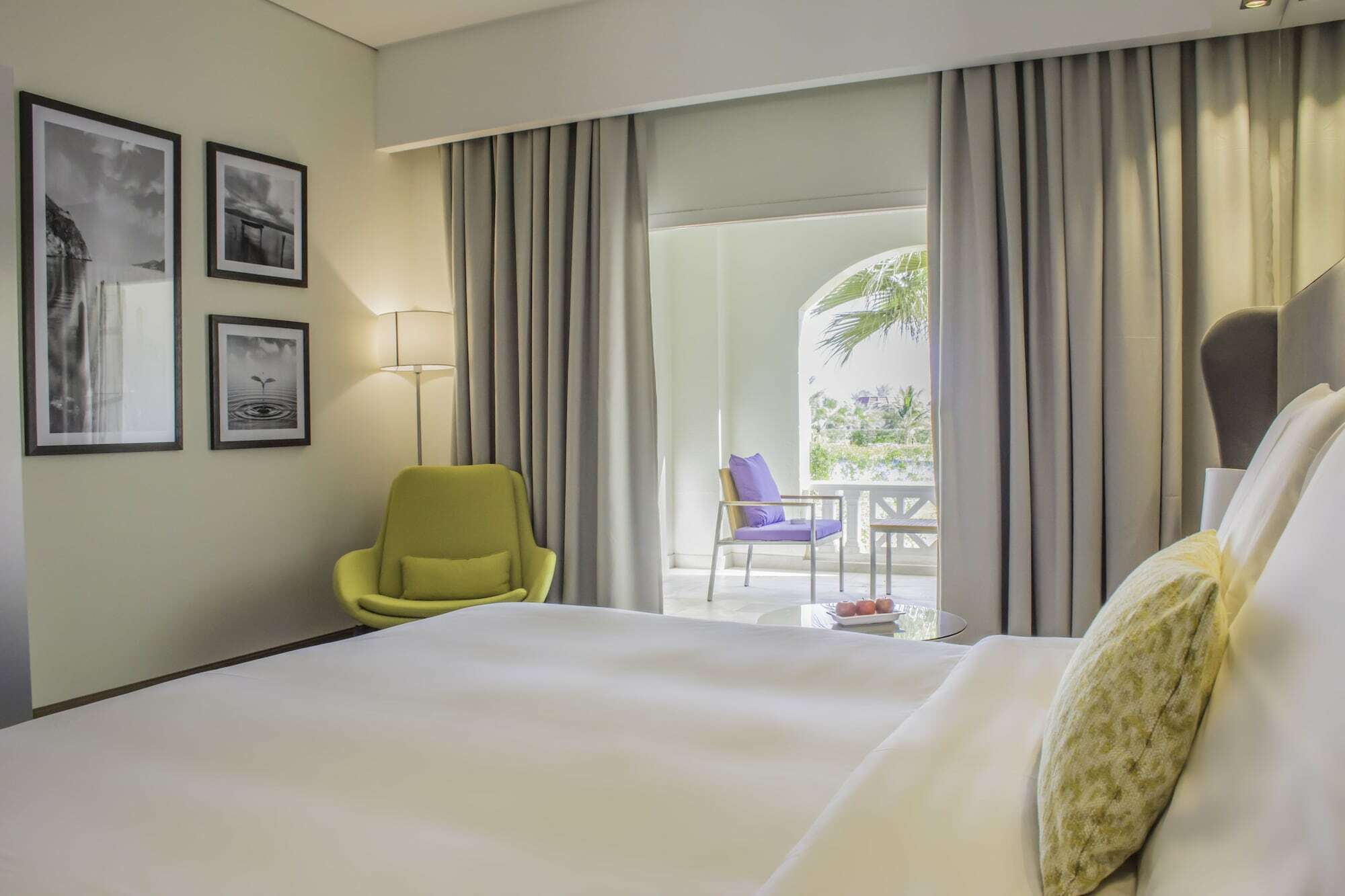 Radisson Blu Resort, Al Khobar Half Moon Bay Exteriör bild A room at the hotel