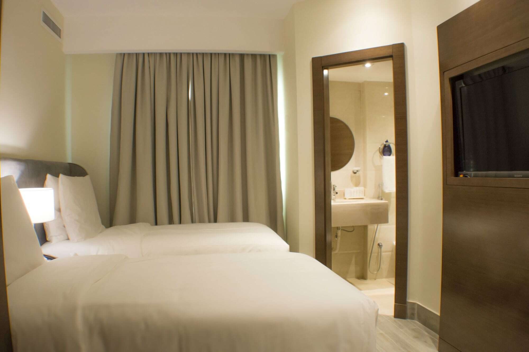 Radisson Blu Resort, Al Khobar Half Moon Bay Exteriör bild A room at the hotel