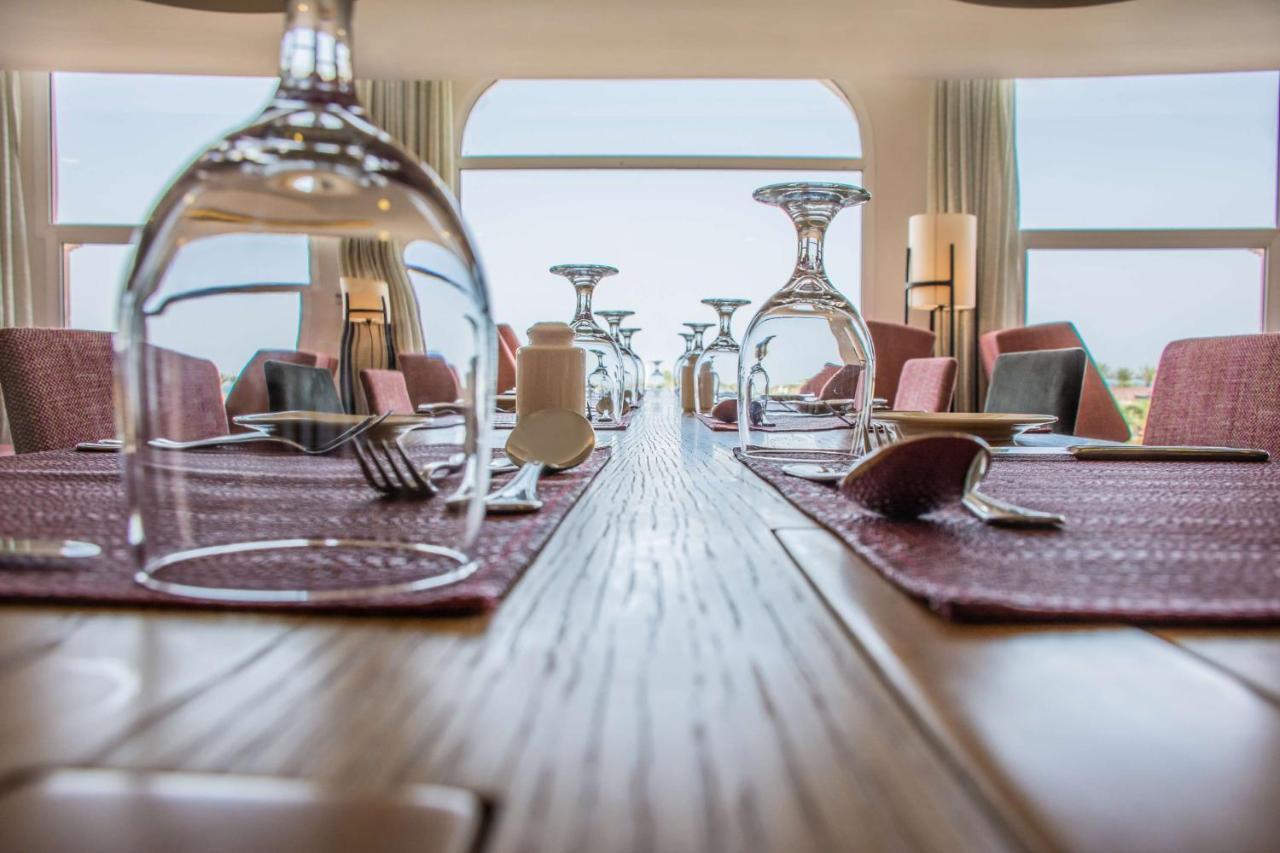 Radisson Blu Resort, Al Khobar Half Moon Bay Exteriör bild Restaurant