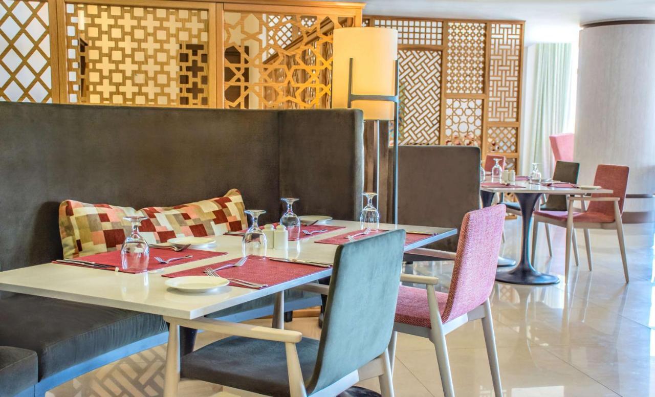 Radisson Blu Resort, Al Khobar Half Moon Bay Exteriör bild The restaurant