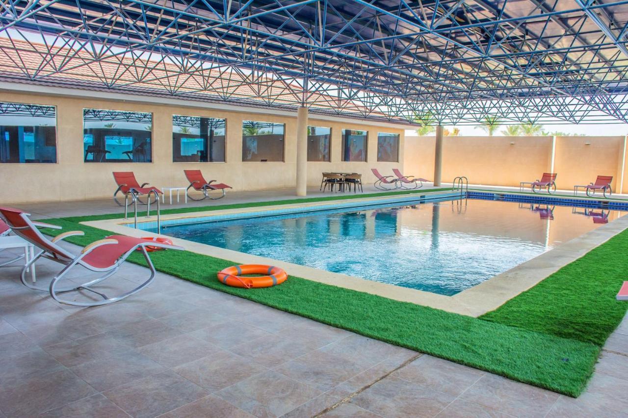 Radisson Blu Resort, Al Khobar Half Moon Bay Exteriör bild Swimming pool at the hotel