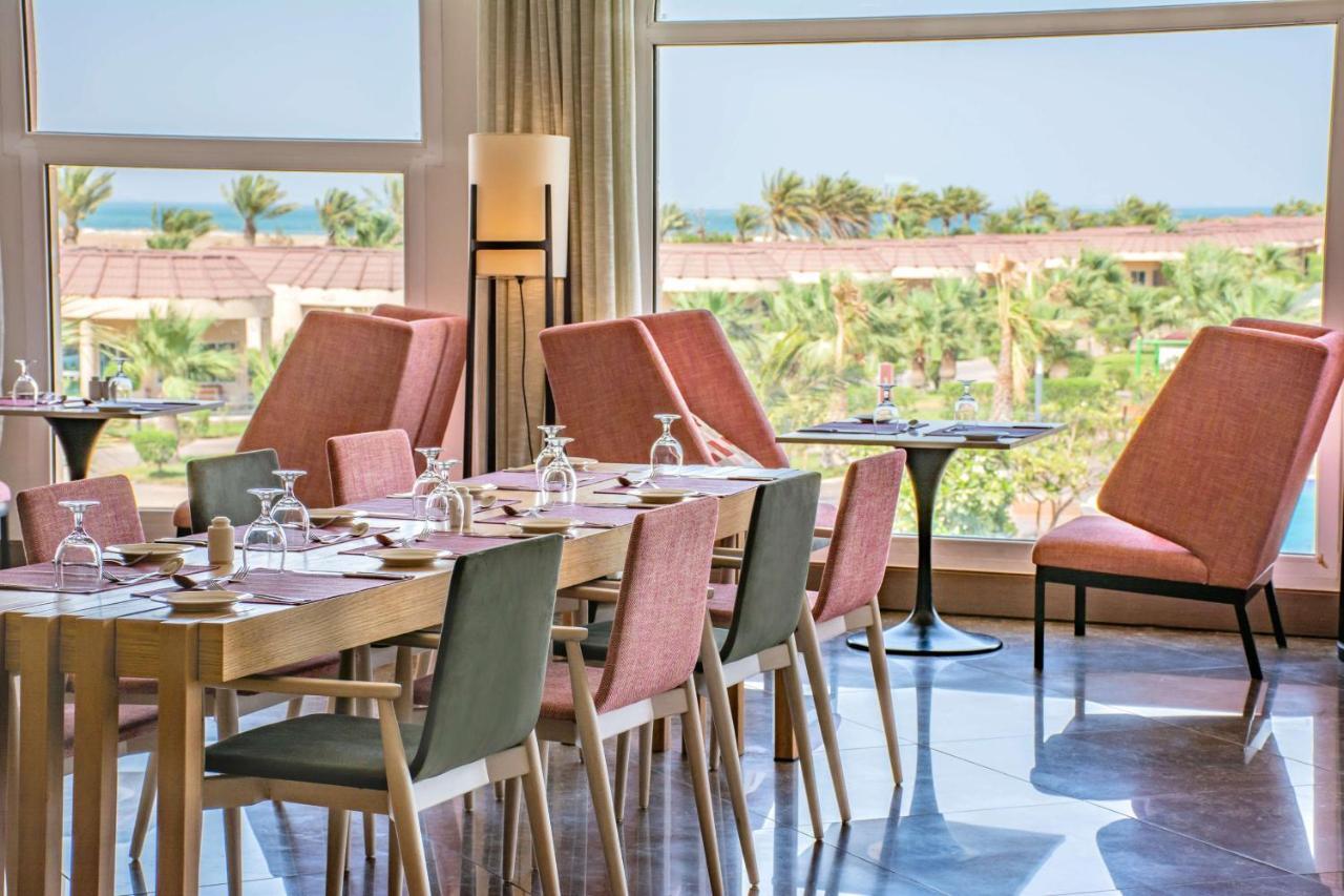 Radisson Blu Resort, Al Khobar Half Moon Bay Exteriör bild The restaurant