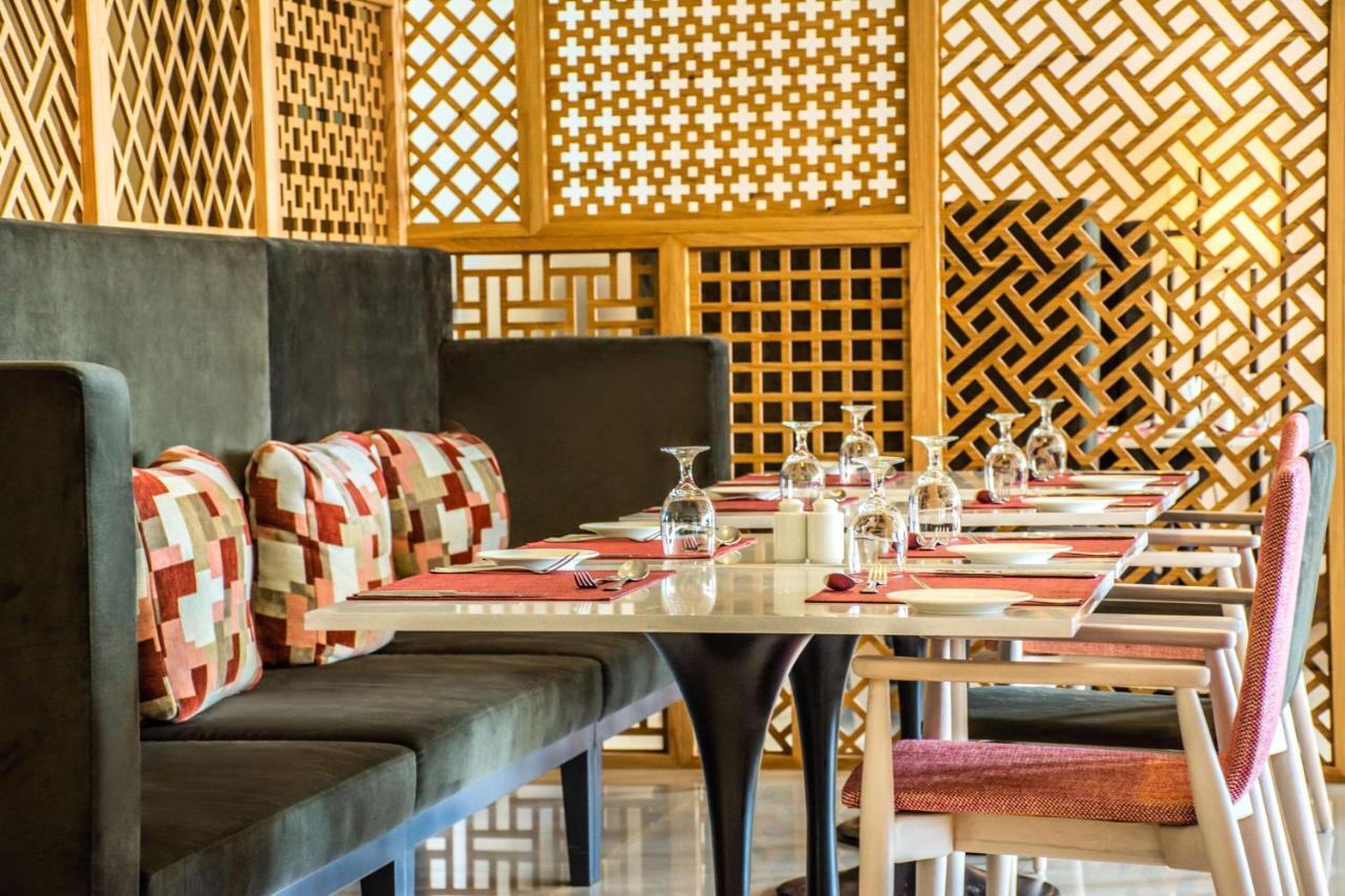 Radisson Blu Resort, Al Khobar Half Moon Bay Exteriör bild Restaurant interior