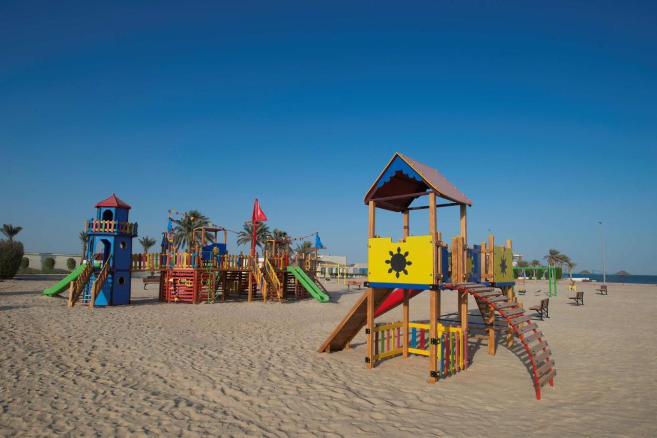 Radisson Blu Resort, Al Khobar Half Moon Bay Exteriör bild Playground at the beach
